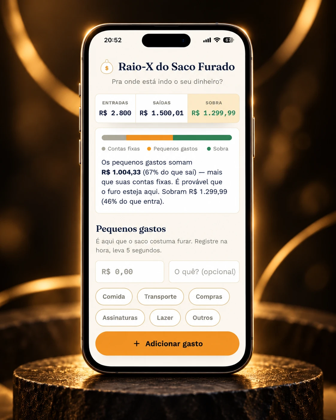 Tela do aplicativo Raio-X do Saco Furado mostrando entradas, saídas e sobra do mês